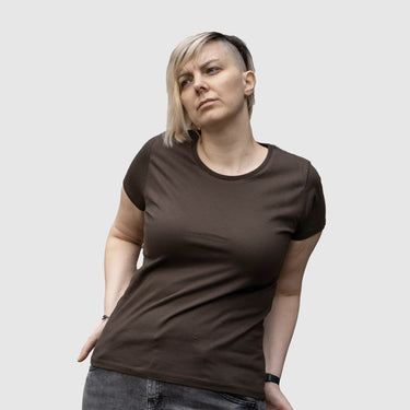 Model (5'8") wearing size L brown crew neck women's t-shirt